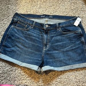 New with tags, Old Navy mid rise Boyfriend jean shorts size 16